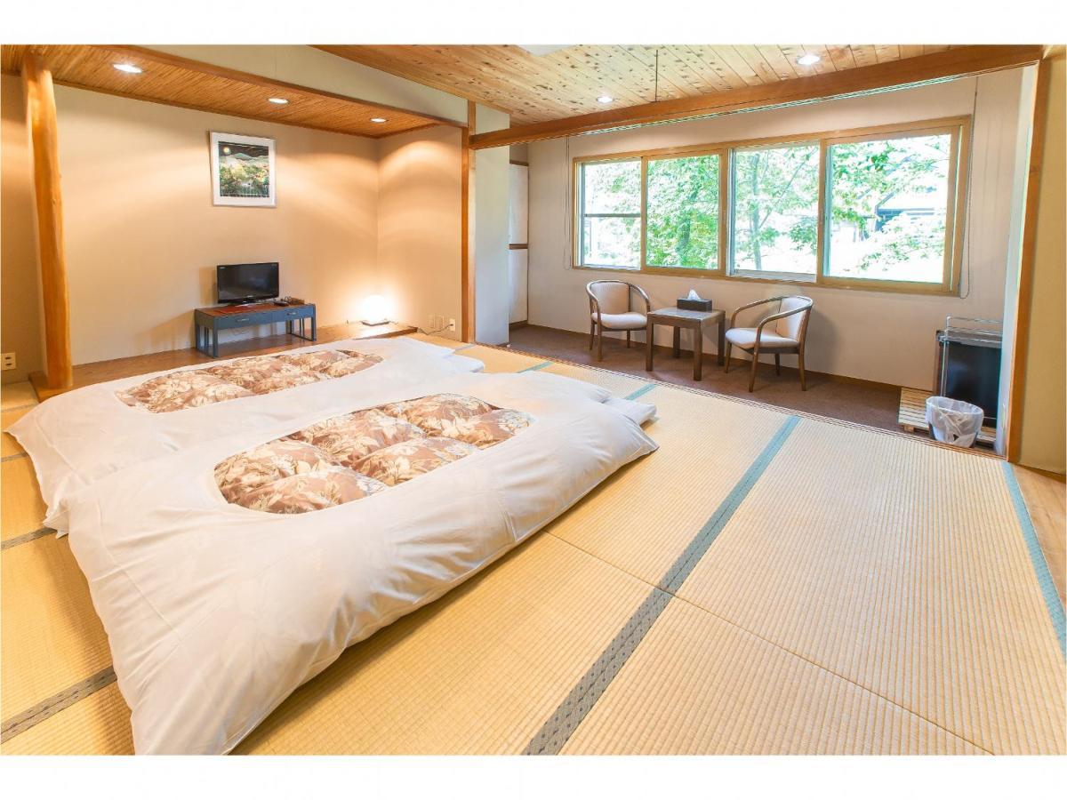 Nomad Hakuba Bed & Breakfast Екстериор снимка