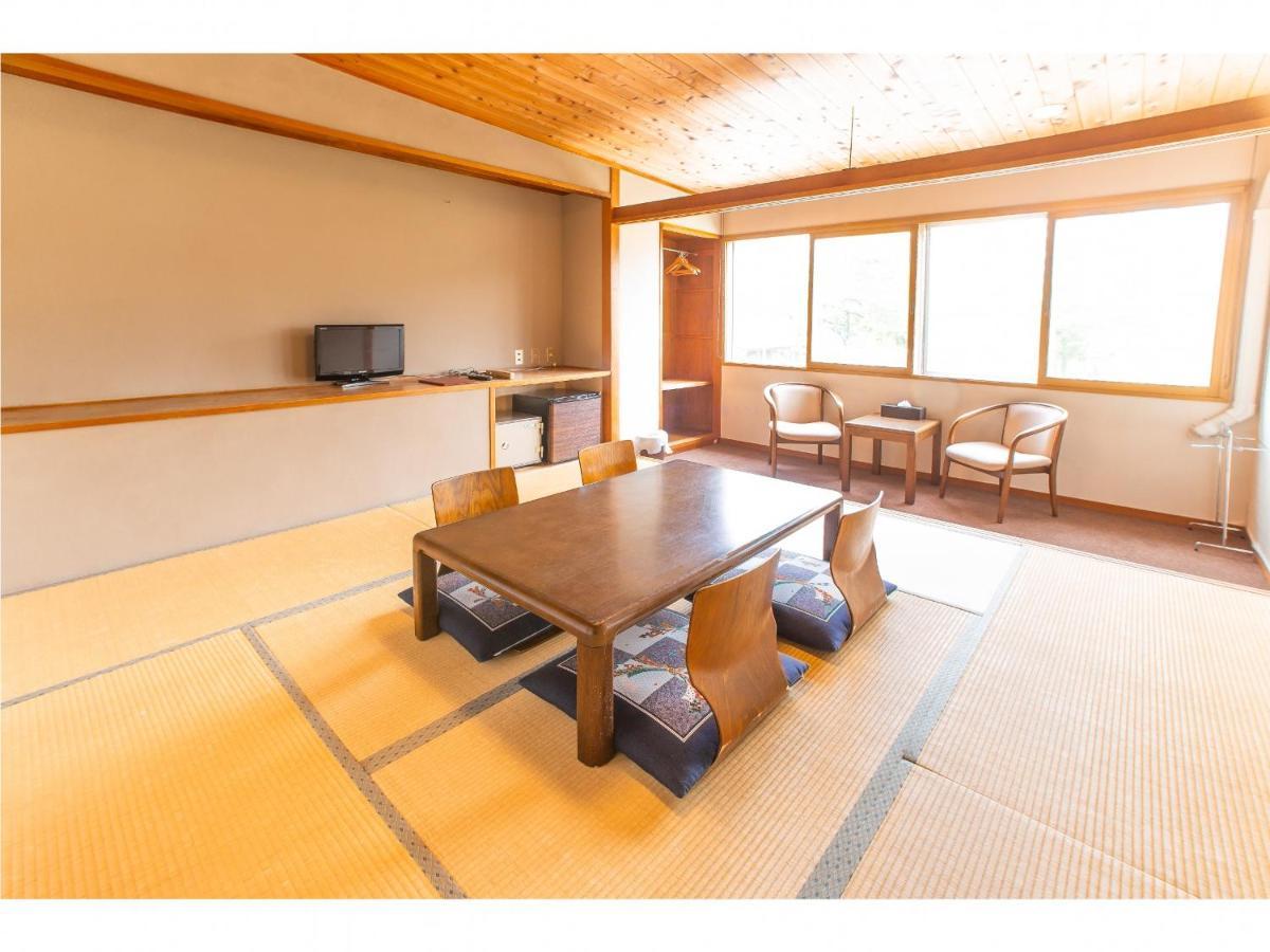 Nomad Hakuba Bed & Breakfast Екстериор снимка