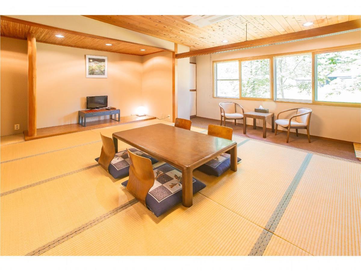 Nomad Hakuba Bed & Breakfast Екстериор снимка