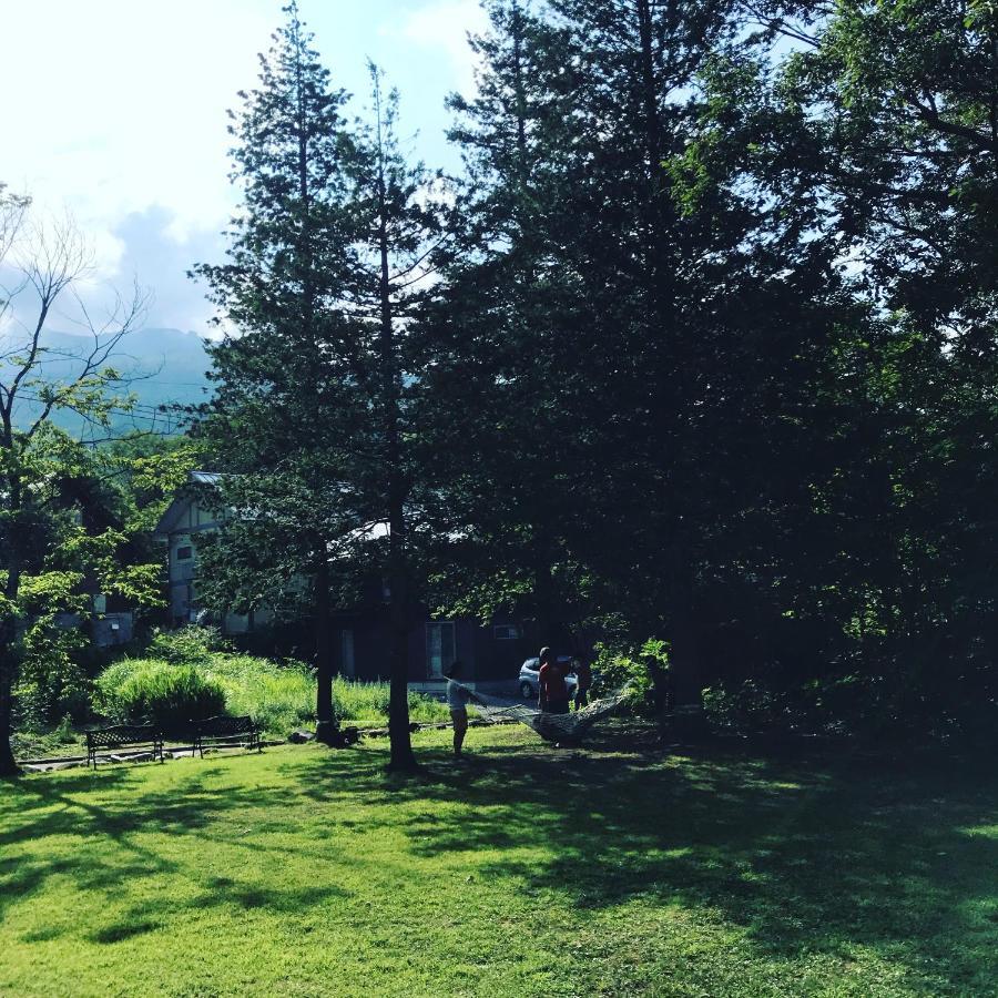 Nomad Hakuba Bed & Breakfast Екстериор снимка