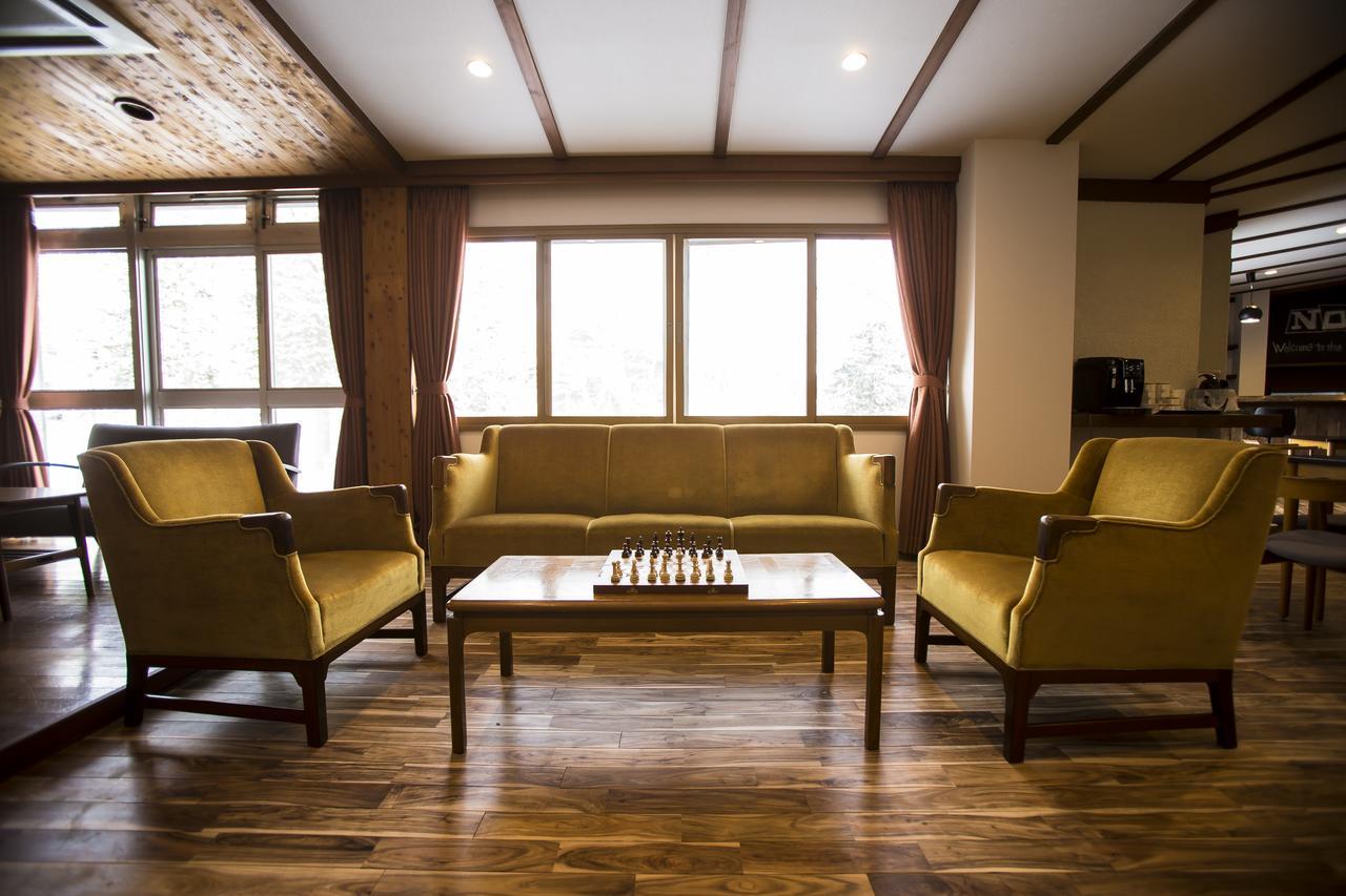Nomad Hakuba Bed & Breakfast Екстериор снимка