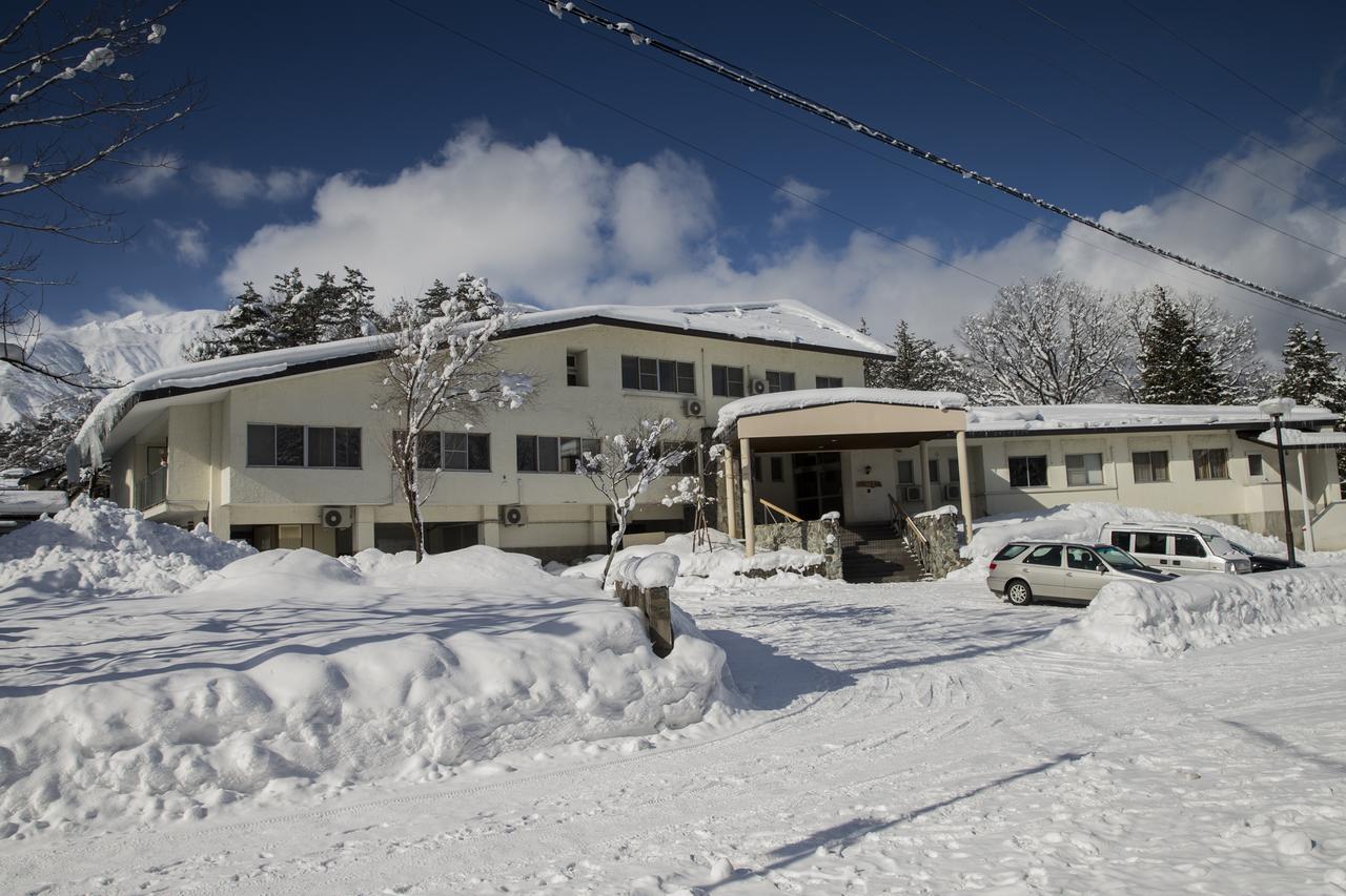 Nomad Hakuba Bed & Breakfast Екстериор снимка